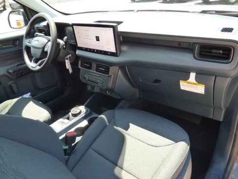 New 2025 Ford Maverick XL image 9