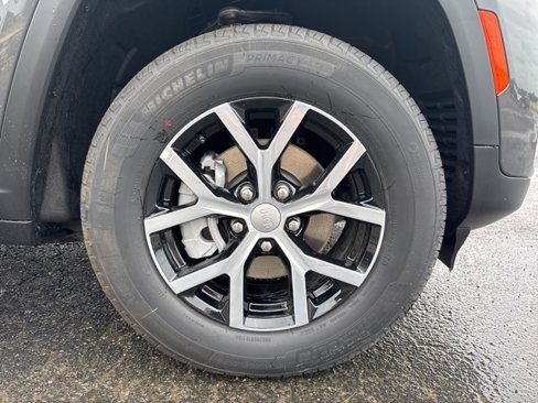 New 2025 Jeep Grand Cherokee Limited image 9