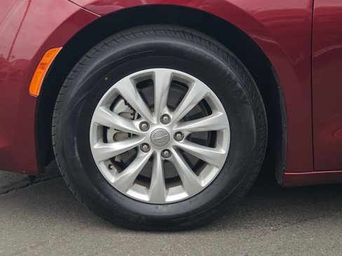 Used 2018 Chrysler Pacifica Touring Plus image 9