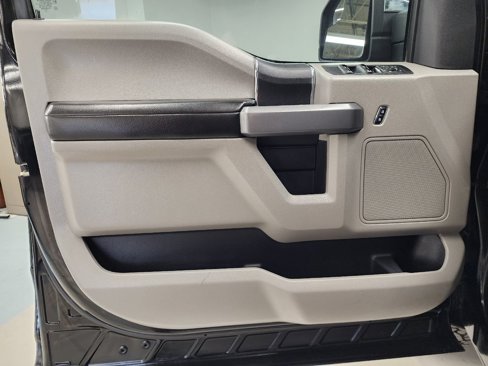 Used 2017 Ford F150 XLT image 11