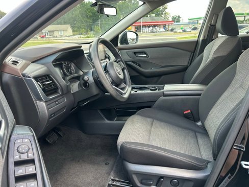 Used 2022 Nissan Rogue SV image 15