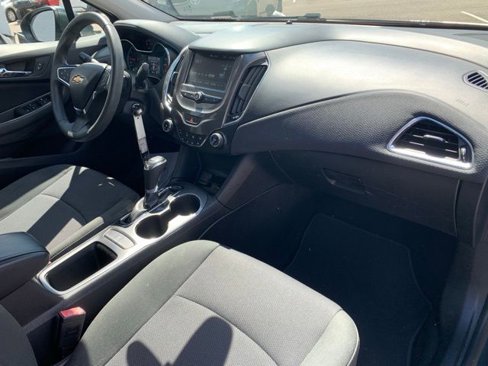Used 2017 Chevrolet Cruze LT image 35