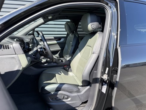 Certified 2024 Porsche Cayenne image 5