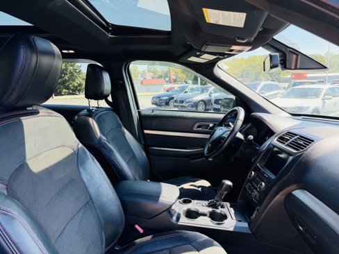 Used 2019 Ford Explorer XLT w/ Equipment Group 202A image 21