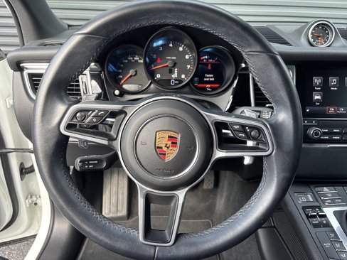 Certified 2018 Porsche Macan image 15