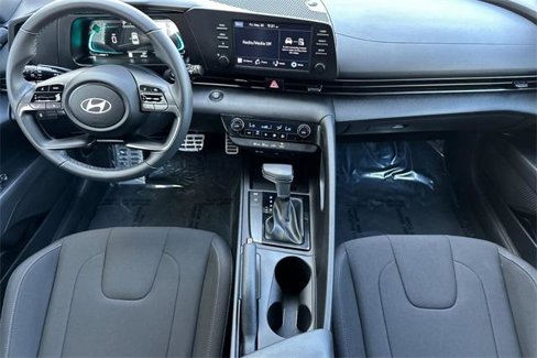Used 2025 Hyundai Elantra Sport image 14