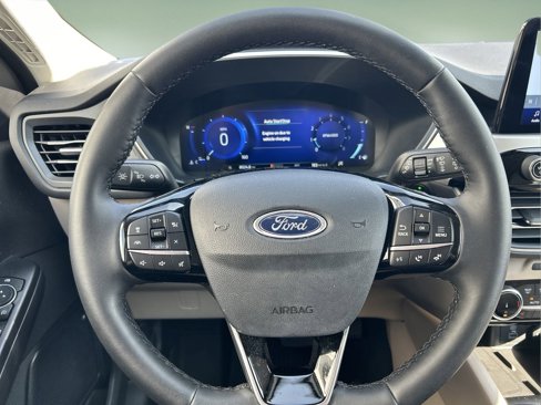 Used 2022 Ford Escape SEL w/ Technology Package image 3