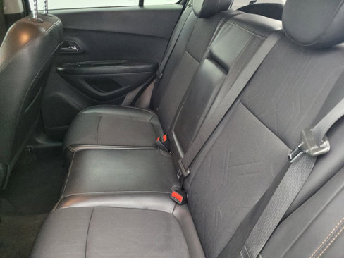 Used 2022 Chevrolet Trax LT w/ LT Convenience Package image 18