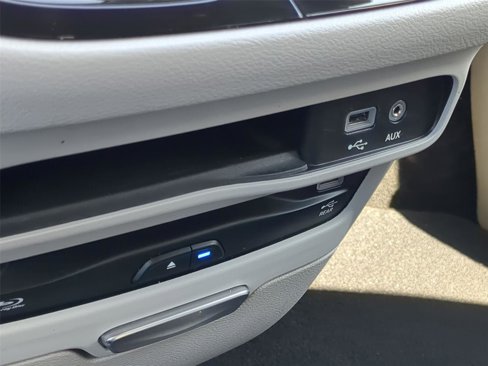 Used 2018 Chrysler Pacifica Touring-L Plus image 22