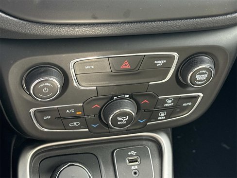 Used 2019 Jeep Compass Latitude w/ Popular Equipment Group image 28