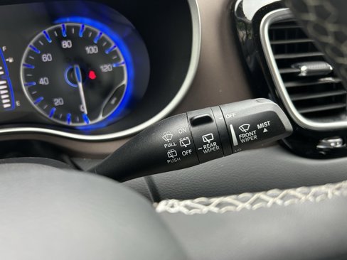 Used 2023 Chrysler Voyager LX image 19