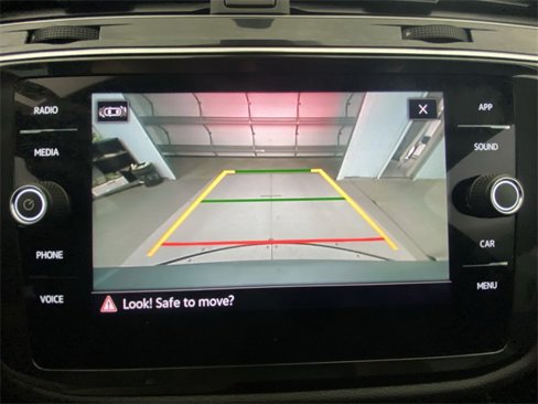 Used 2022 Volkswagen Tiguan SE R-Line image 17