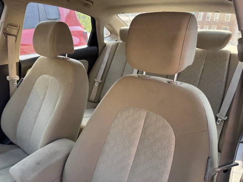 Used 2010 Hyundai Elantra GLS image 11
