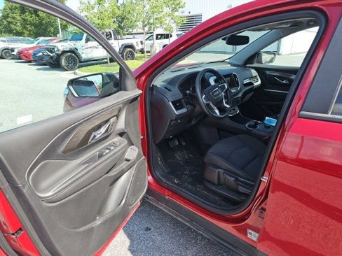 Used 2023 GMC Terrain SLE w/ Elevation Edition image 7