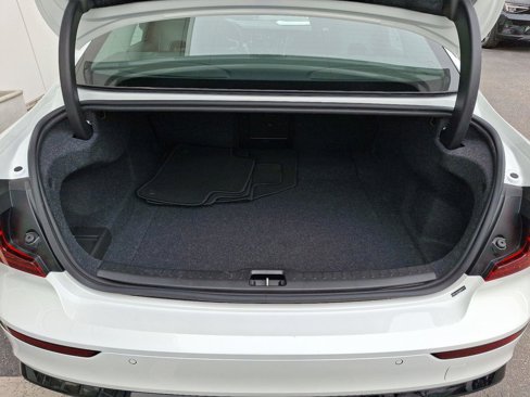 Certified 2025 Volvo S60 B5 Core image 29