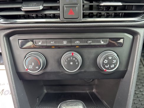 Used 2022 Volkswagen Taos SE w/ Panoramic Sunroof Package image 25
