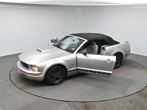 Used 2009 Ford Mustang Convertible image 39