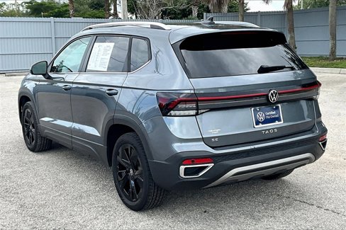 Certified 2025 Volkswagen Taos SE w/ Black Wheel Package image 7