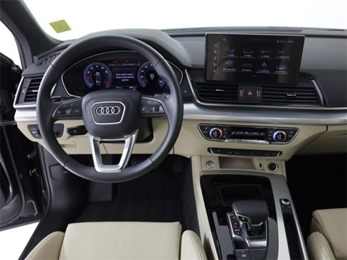 Certified 2025 Audi Q5 2.0T Premium w/ Convenience Plus Package image 19