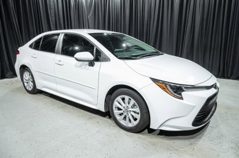 Used 2023 Toyota Corolla LE image 3