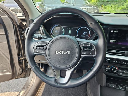 Used 2022 Kia Niro EX Premium w/ Cold Weather Package image 10