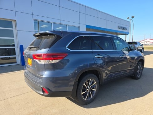 Used 2017 Toyota Highlander XLE image 4