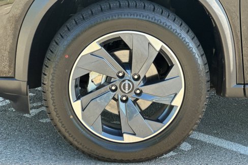 Used 2024 Nissan Rogue SV image 31