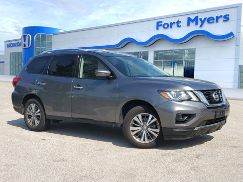 Used 2020 Nissan Pathfinder SV image 1