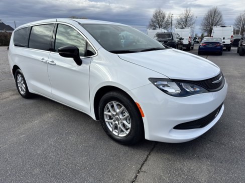 New 2025 Chrysler Voyager LX image 4