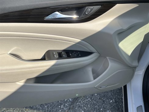 Used 2018 Buick Regal Essence w/ Driver Confidence Package #1 image 12
