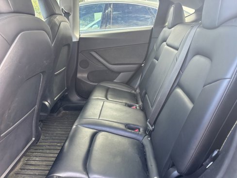 Used 2021 Tesla Model Y Long Range image 12