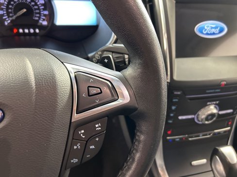Used 2018 Ford Edge Titanium image 17