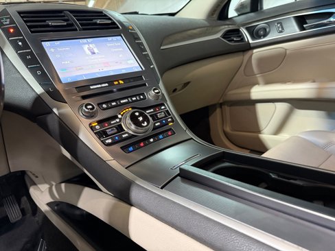 Used 2020 Lincoln MKZ Reserve w/ Elements Package image 22