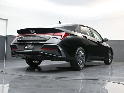 Certified 2024 Hyundai Elantra SEL image 23