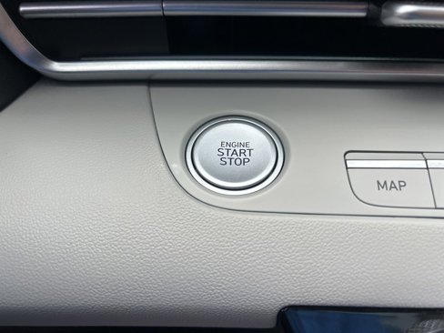 Used 2023 Hyundai Elantra Limited image 40