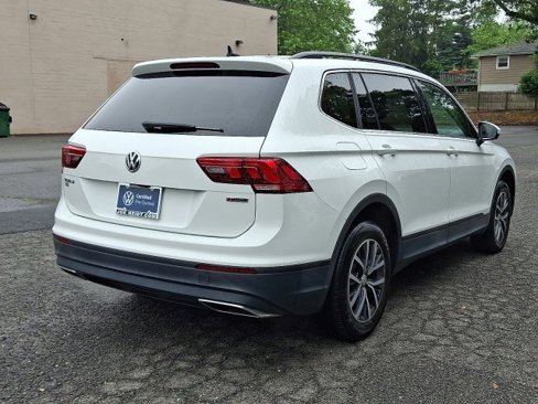Certified 2019 Volkswagen Tiguan SE w/ Panoramic Sunroof Package image 10