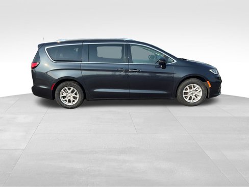 Used 2021 Chrysler Pacifica Touring-L image 25