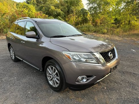 Used 2014 Nissan Pathfinder SV image 3