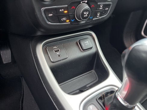 Used 2021 Jeep Compass Latitude image 27
