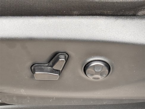 Used 2023 Chrysler Voyager LX image 24