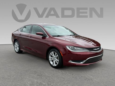 Used 2015 Chrysler 200 Limited image 1