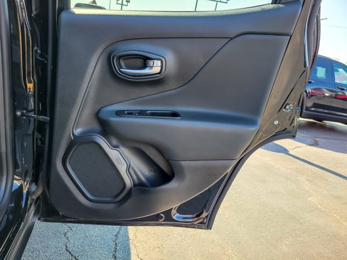 Used 2022 Jeep Renegade Latitude w/ Convenience Group image 19