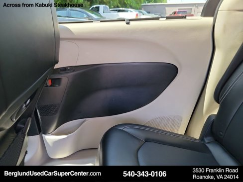 Used 2024 Chrysler Pacifica Touring-L image 21