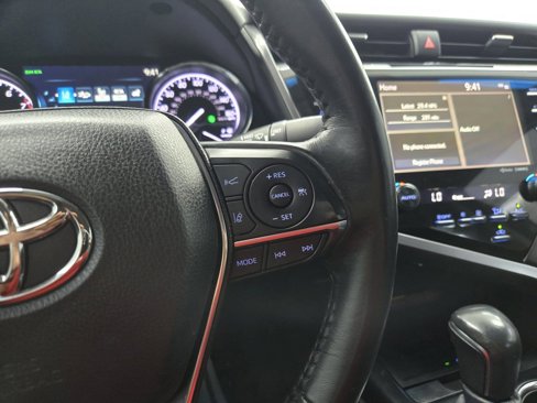 Used 2020 Toyota Camry XLE image 18