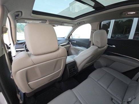 Used 2019 Cadillac XT4 Luxury w/ Cold Weather Package image 15