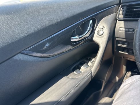 Used 2019 Nissan Rogue S w/ Special Edition Package image 18