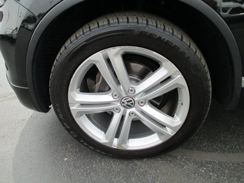 Used 2014 Volkswagen Touareg VR6 image 12