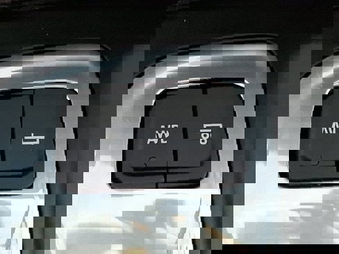 Used 2018 Chevrolet Equinox LT image 25