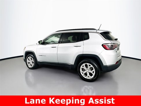 Used 2024 Jeep Compass Latitude image 8