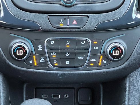 Used 2022 Chevrolet Equinox RS image 22